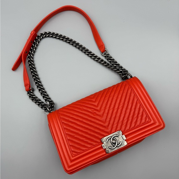 ❤️‍🔥CORAL CHANEL❤️‍🔥Chevron Medium boy bag - Picture 2 of 15